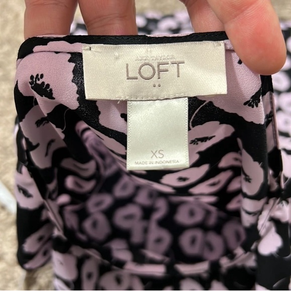 Ann Taylor Loft Black & Light Purple Floral Sleeveless Blouse Size XS - Picture 6 of 6